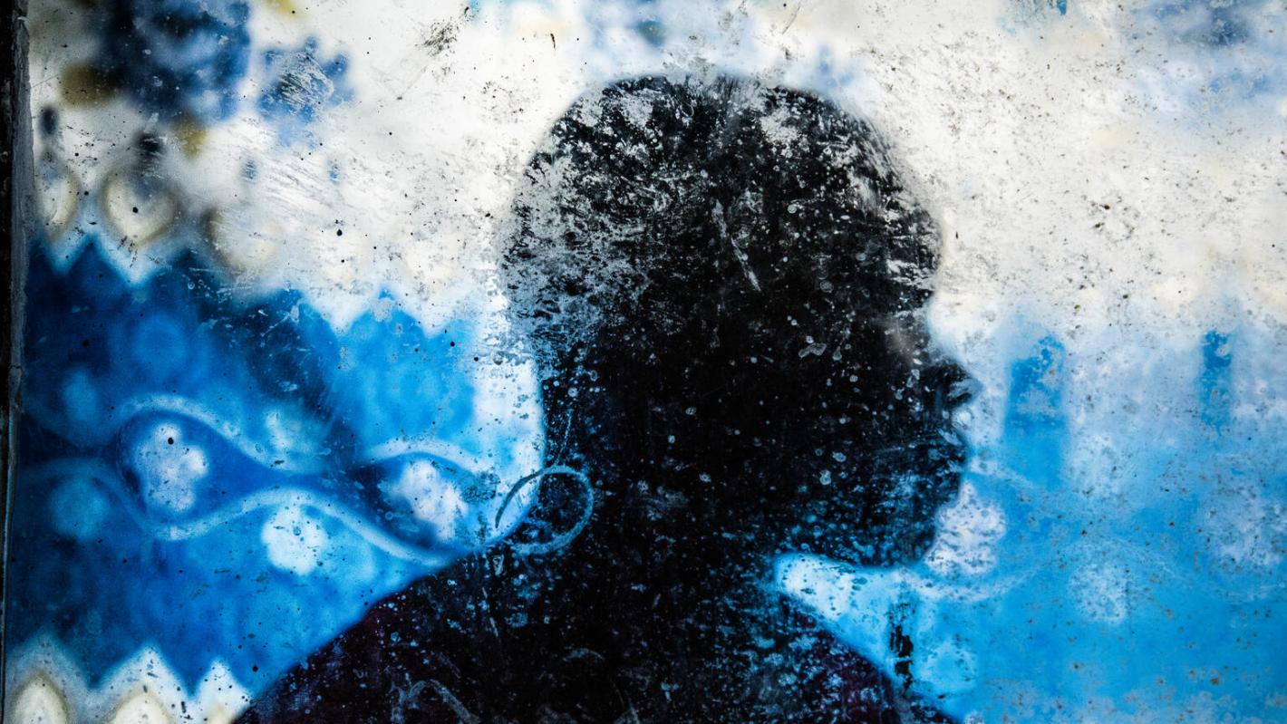 Blurred image of a child looking at the sky.